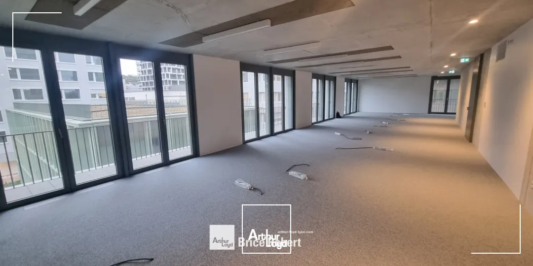 A louer - WORK #1 - Bureaux lumineux à Confluence - Lyon 2ème