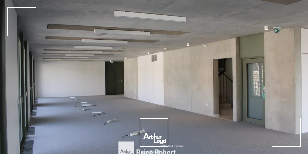 A louer - WORK #1 - Bureaux lumineux à Confluence - Lyon 2ème
