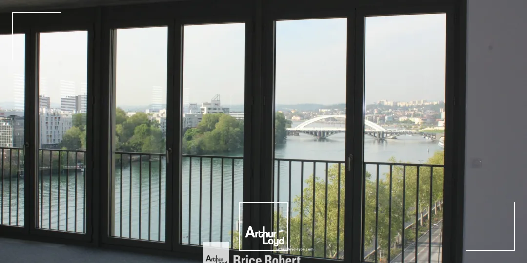 A louer - WORK #1 - Bureaux lumineux à Confluence - Lyon 2ème