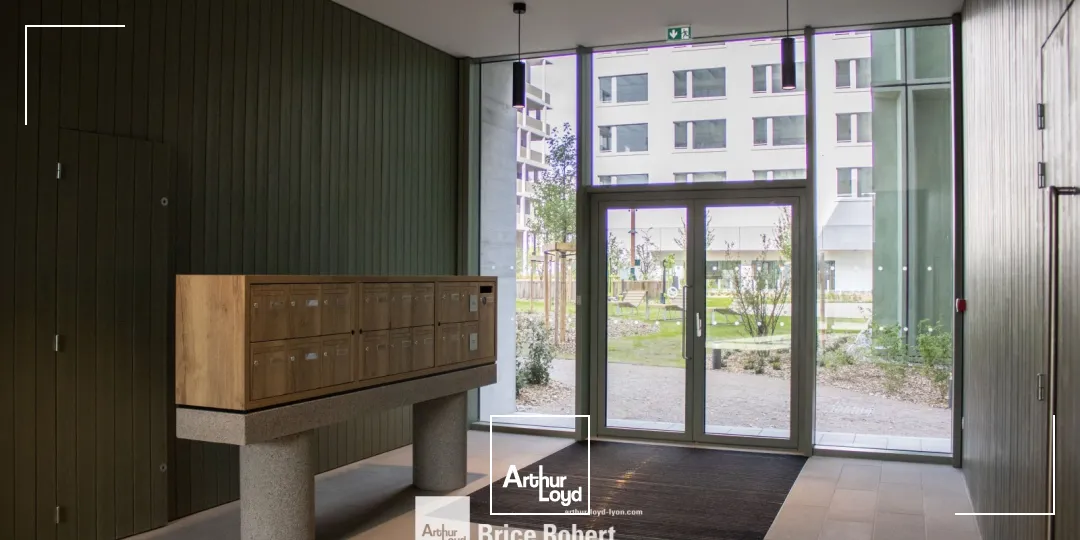 A louer - WORK #1 - Bureaux lumineux à Confluence - Lyon 2ème
