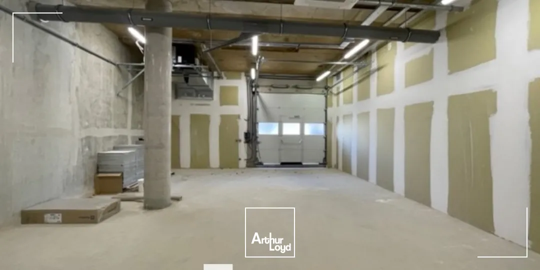 A louer - Locaux mixtes à partir de 357 m² situés à l'ange d'une avenue passante - Proche Part-Dieu