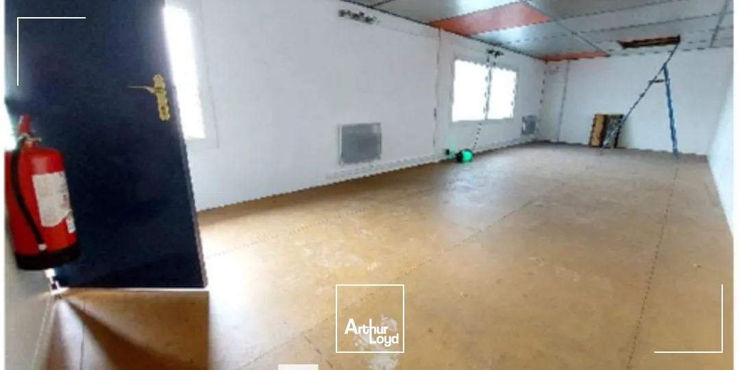 A louer - Local d'activité avec dépôt et bureau d'accueil - Toussieu