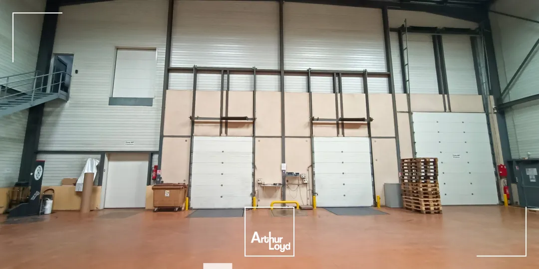 A acheter et à louer - 2 cellules industriels industrielles indépendants - à Lozanne 