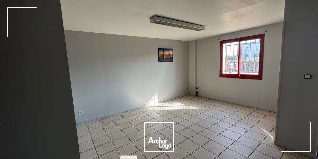 A louer - Locaux d'activités avec partie de stockage chauffé au gaz - Meyzieu