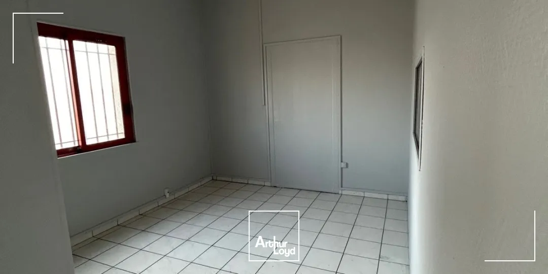 A louer - Locaux d'activités avec partie de stockage chauffé au gaz - Meyzieu