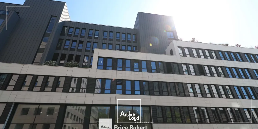 A louer - LE PATIO - Bureaux en entrée de ville dans le quartier du Parc de la Tête d'Or , - Villeurbanne