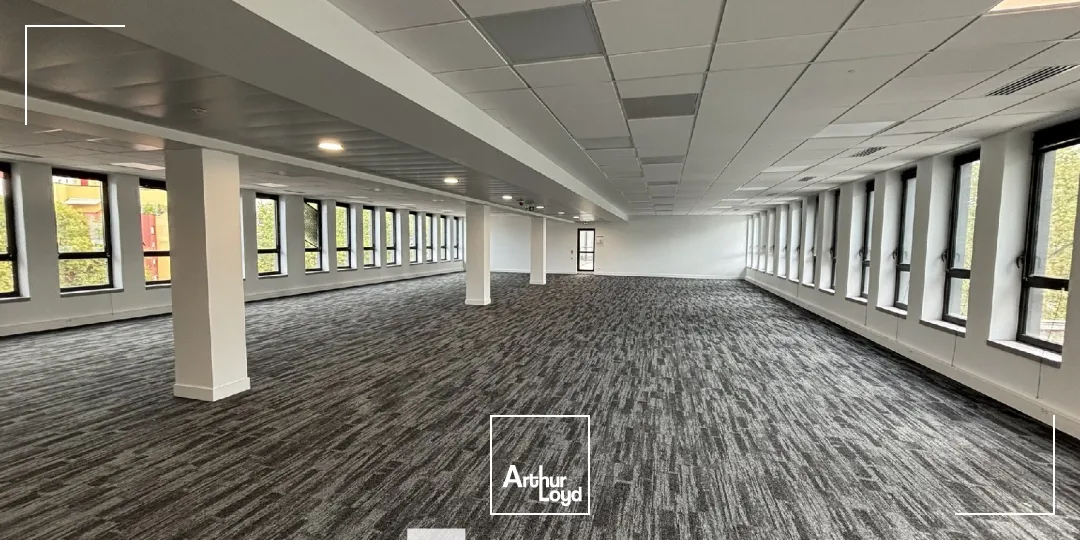 A louer - LE PATIO - Bureaux en entrée de ville dans le quartier du Parc de la Tête d'Or , - Villeurbanne