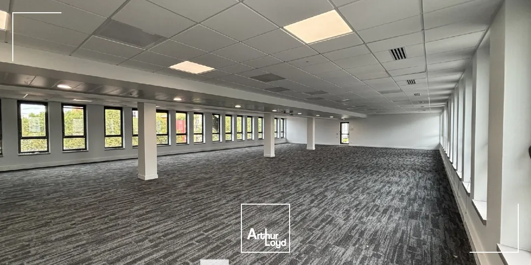 A louer - LE PATIO - Bureaux en entrée de ville dans le quartier du Parc de la Tête d'Or , - Villeurbanne