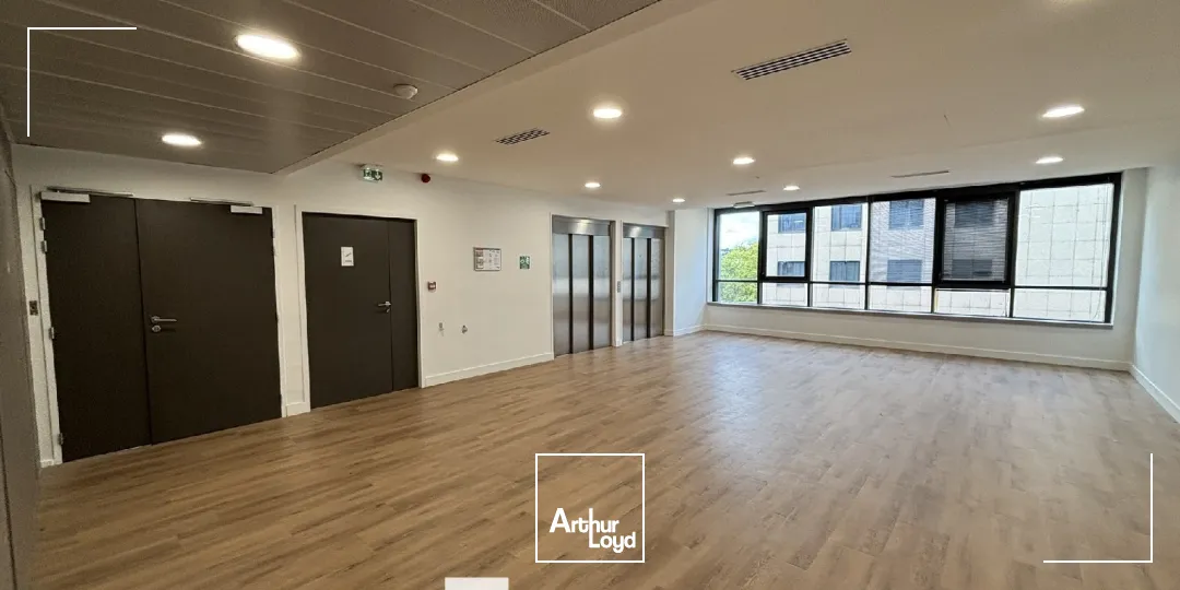 A louer - LE PATIO - Bureaux en entrée de ville dans le quartier du Parc de la Tête d'Or , - Villeurbanne