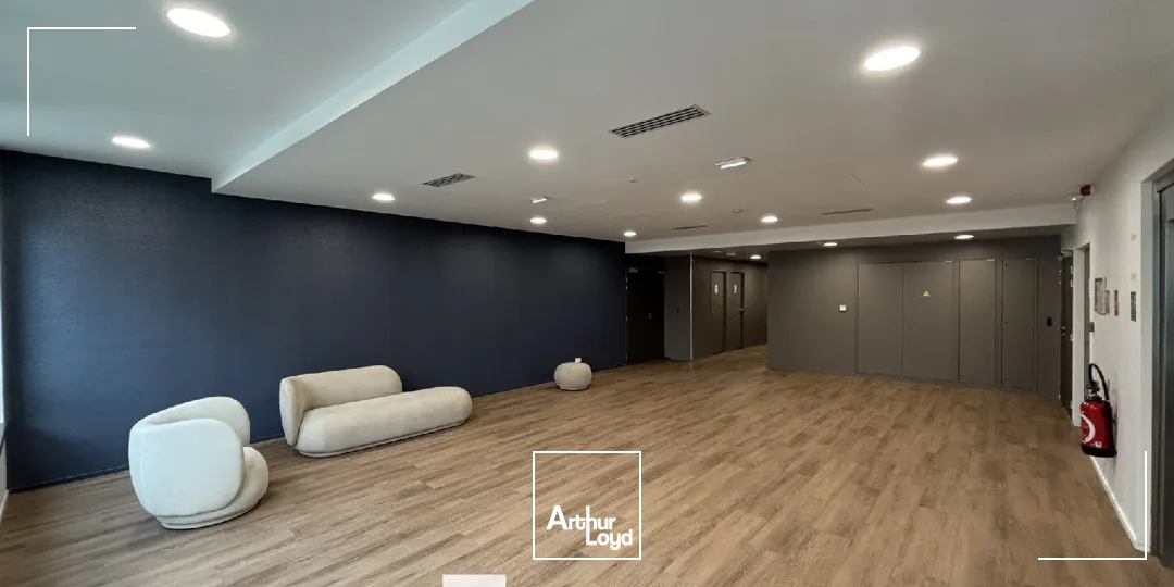 A louer - LE PATIO - Bureaux en entrée de ville dans le quartier du Parc de la Tête d'Or , - Villeurbanne