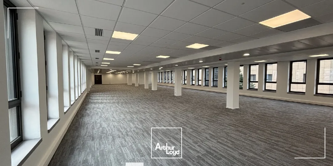 A louer - LE PATIO - Bureaux en entrée de ville dans le quartier du Parc de la Tête d'Or , - Villeurbanne