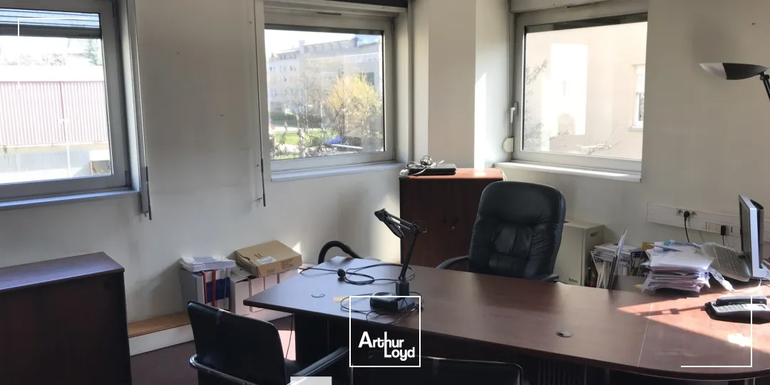 A louer - LE CAT SUD - Bureaux dans immeuble tertiaire - Lyon 8ème Monplaisir