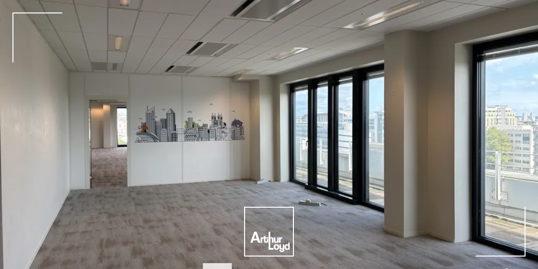 A louer - LE TERRALTA - Bureaux lumineux ERP 5ème catégorie - Lyon 3ème Part-Dieu