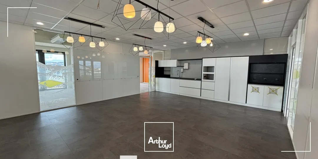 A louer - LE TERRALTA - Bureaux lumineux ERP 5ème catégorie - Lyon 3ème Part-Dieu