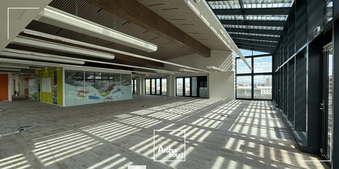 A louer - LE TERRALTA - Bureaux lumineux ERP 5ème catégorie - Lyon 3ème Part-Dieu