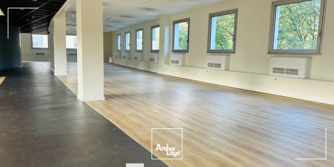 A louer - LE COLYSEE - Bureaux dans immeuble emblématique de la place des Charpennes - Villeurbanne