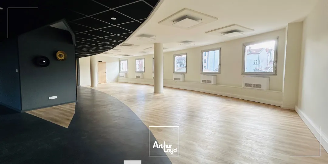 A louer - LE COLYSEE - Bureaux dans immeuble emblématique de la place des Charpennes - Villeurbanne