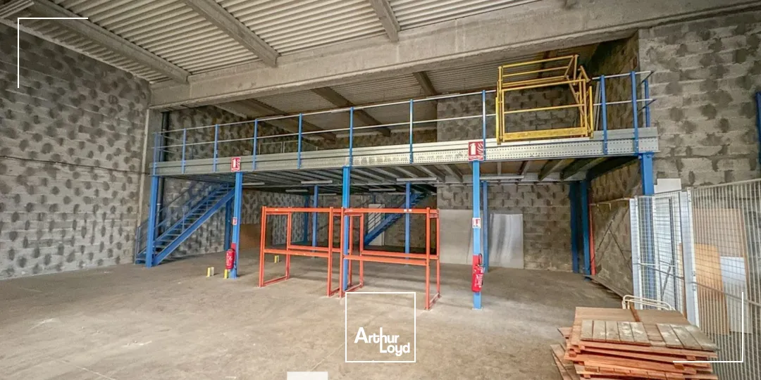 A LOUER - bâtiment d'activité / mixte - GENAS