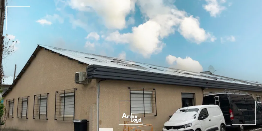 A VENDRE - Bâtiment d'activité indépendant parfait pour stockage léger ou production - situé à Villeurbanne