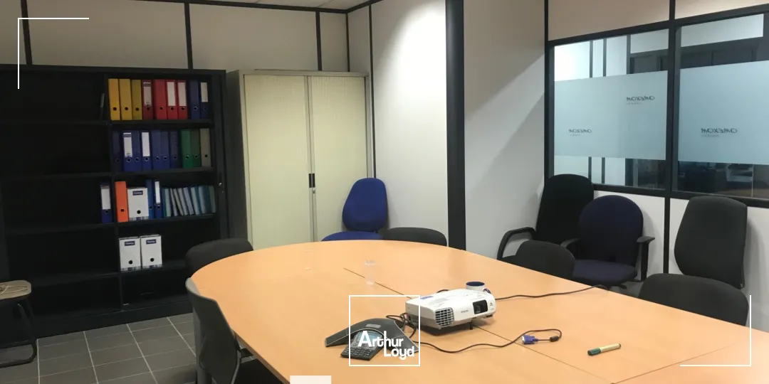 Locaux d'activités à la Location - Mi Plaine - Locaux mixte - Saint Priest