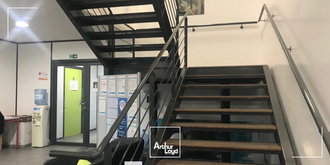 Locaux d'activités à la Location - Mi Plaine - Locaux mixte - Saint Priest