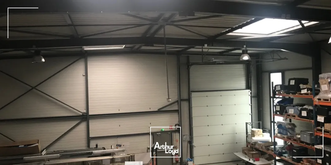 Locaux d'activités à la Location - Mi Plaine - Locaux mixte - Saint Priest