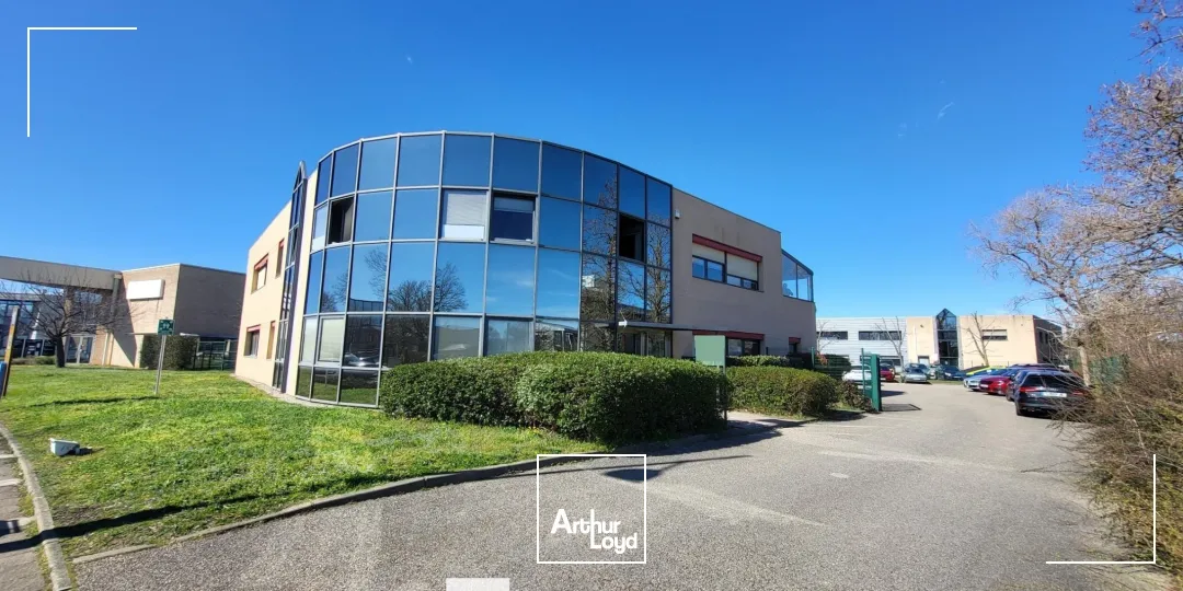 A louer - ZAC DU CHENE - Bureaux dans bâtiment indépendant - Bron