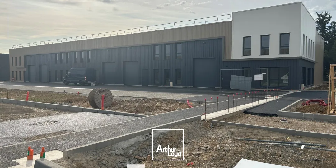 Local d'activités neuf - à la location - Genay