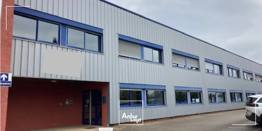 A acheter - un bâtiment d'activité sur terrain indépendant avec un accès poids lourds de plain-pied et un tarif jaune - à Frontonas 