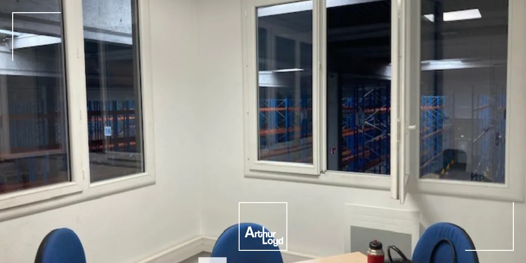 A VENDRE - Bâtiment d'activités avec 7 quais de déchargement - situé à Saint-Quentin Fallavier 