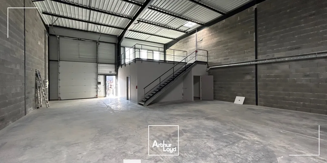 A louer - Local d'activités avec places de parking et surface de stockage - Genay