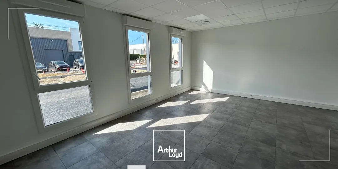 A louer - Local d'activités avec places de parking et surface de stockage - Genay