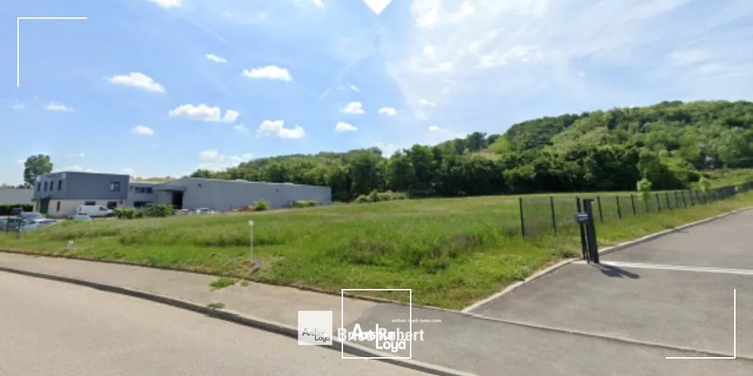 Terrain libre de constructeur pour construction d'un bâtiment industriel, à la vente, situé à Saint-Quentin Fallavier