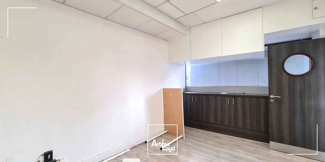 A vendre - LA VILLARDIERE - Bureaux en rez-de-chaussée - Lyon 3ème Part- Dieu