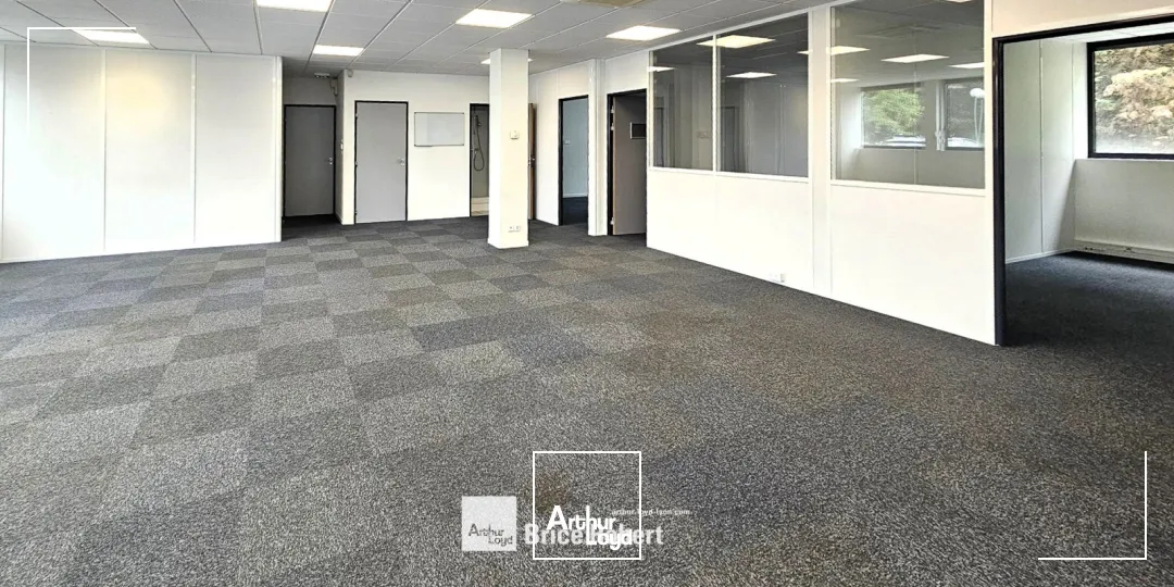 A louer - CARRE D'ARGENT - Bureaux lumineux en rez-de-chaussée - Champagne au Mont d'Or
