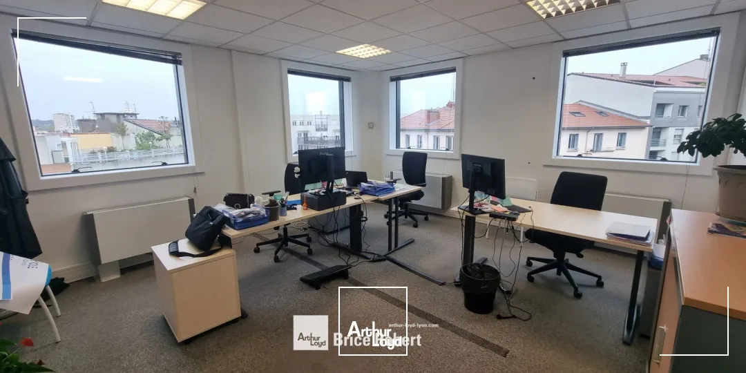 A louer - LE QUARTZ - Bureaux dans un immeuble tertiaire - Villeurbanne 