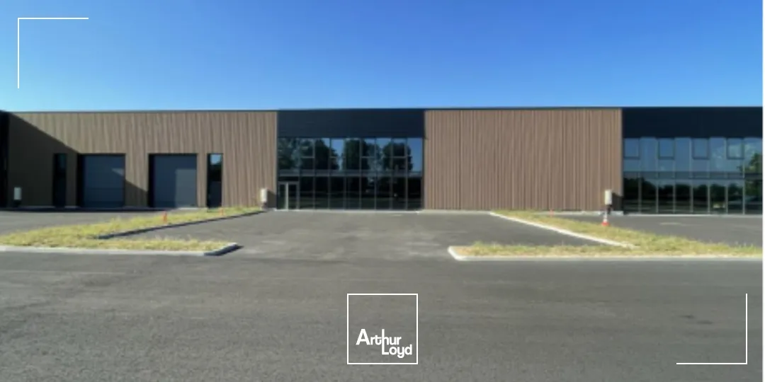 A LOUER - Bâtiment d'activités - AMBERIEUX