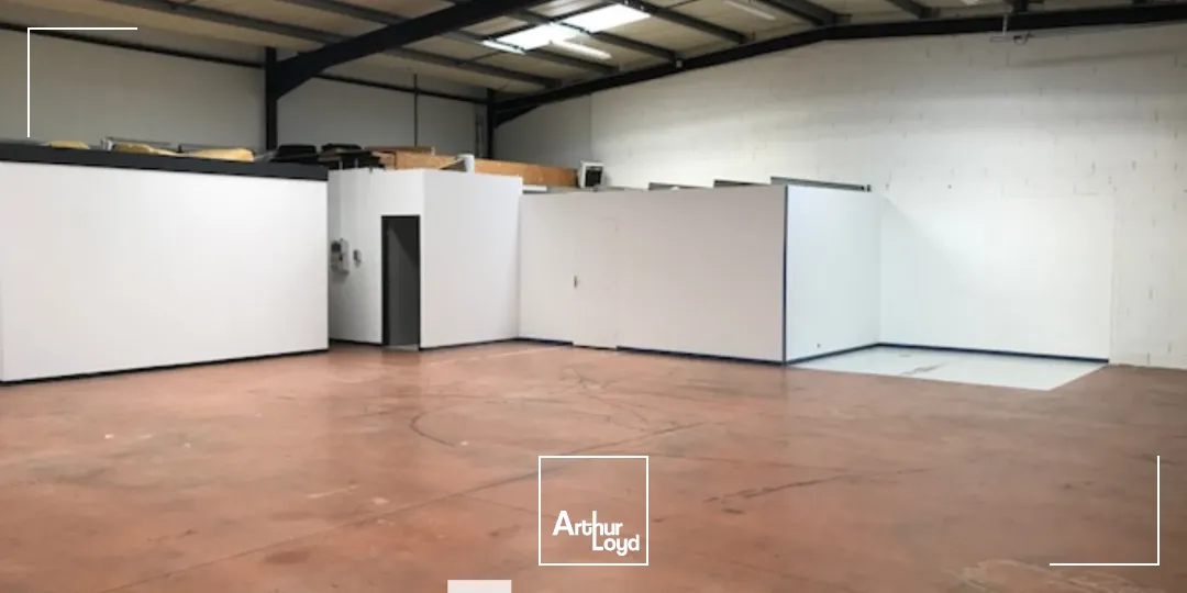 Local d'activités situé à Vaulx en Velin et disponible à la location.