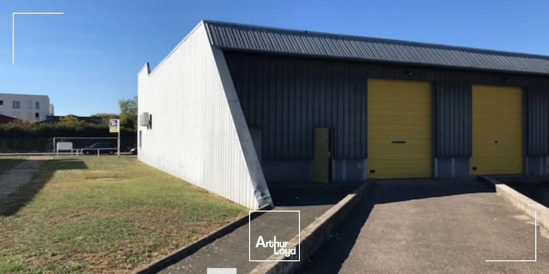 Local d'activités situé à Vaulx en Velin et disponible à la location.