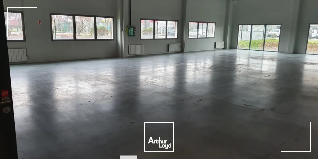 Local d'activités situé à Saint-Priest à louer