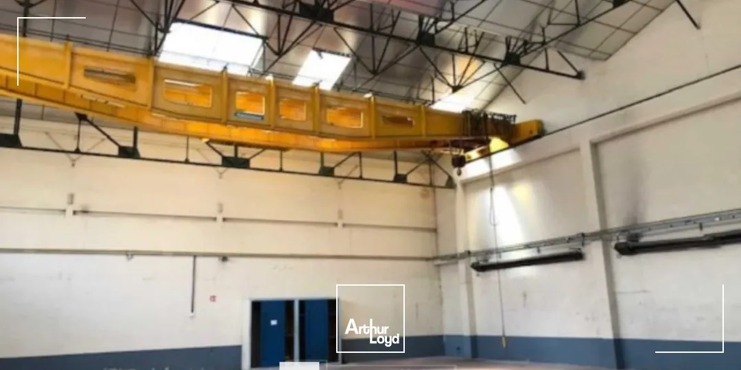 Local d'activités entrepôt à louer à Vénissieux