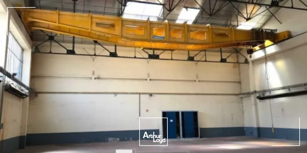 Local d'activités entrepôt à louer à Vénissieux