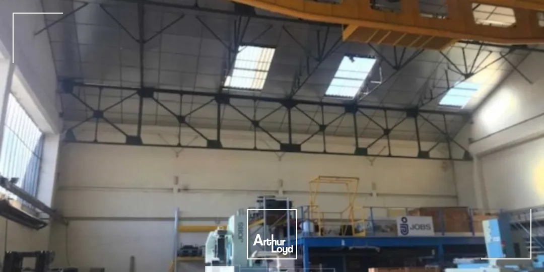 Local d'activités entrepôt à louer à Vénissieux