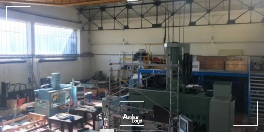 Local d'activités entrepôt à louer à Vénissieux