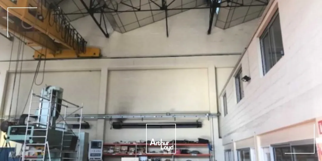 Local d'activités entrepôt à louer à Vénissieux