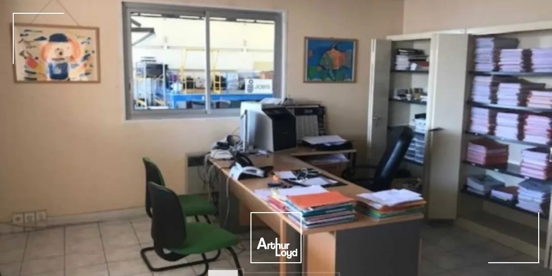 Local d'activités entrepôt à louer à Vénissieux