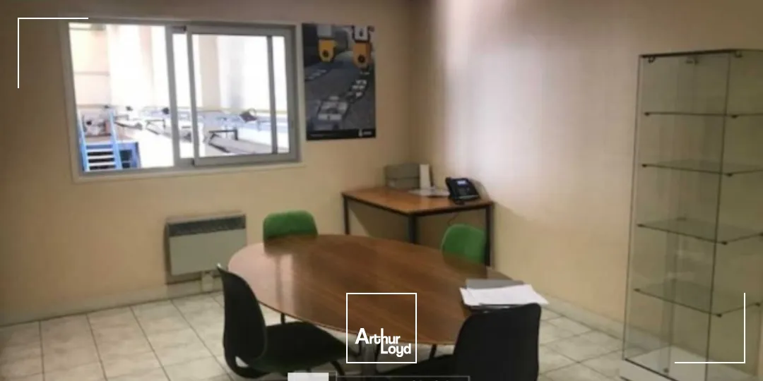 Local d'activités entrepôt à louer à Vénissieux