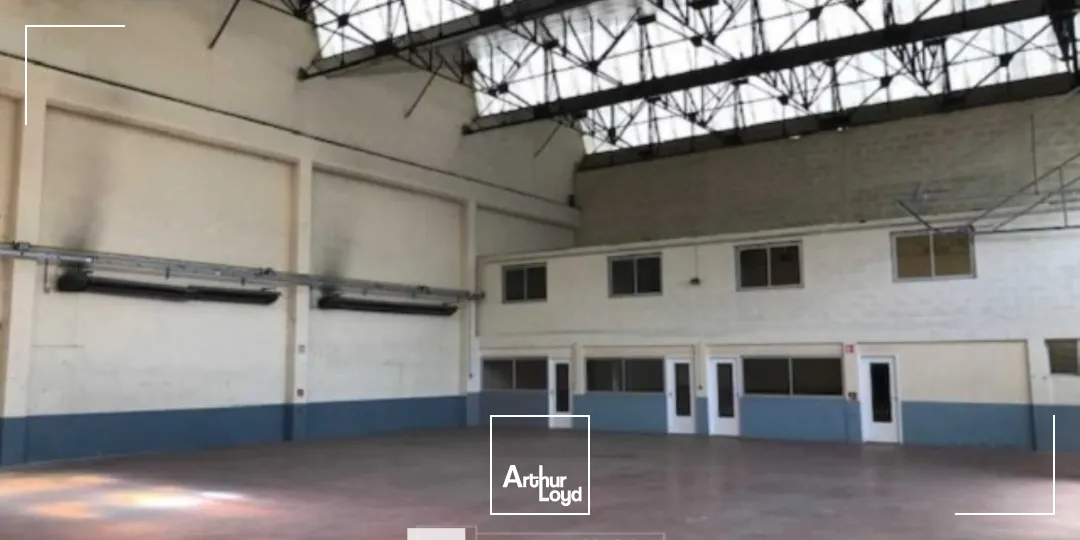 Local d'activités entrepôt à louer à Vénissieux