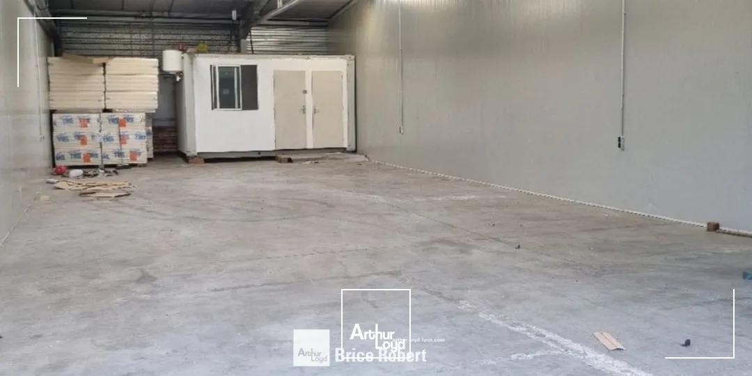 A LOUER - Local d'activité - IRIGNY