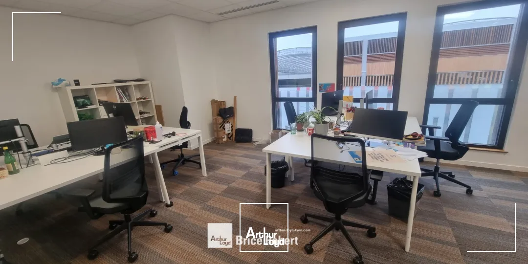 A louer - EOLIS - Bureaux lumineux dans un immeuble au coeur de Confluence - Lyon 2ème